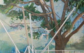 Ein Junge springt auf einem Trampolin