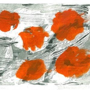 Fünf rote Flecken vor einem abstrakten weiß-grauen Hintergrund