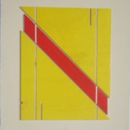 Gelbe Streifen aus Pappelsperrholz werden diagonal durch einen roten Streifen aus Pappelsperrholz durchbrochen