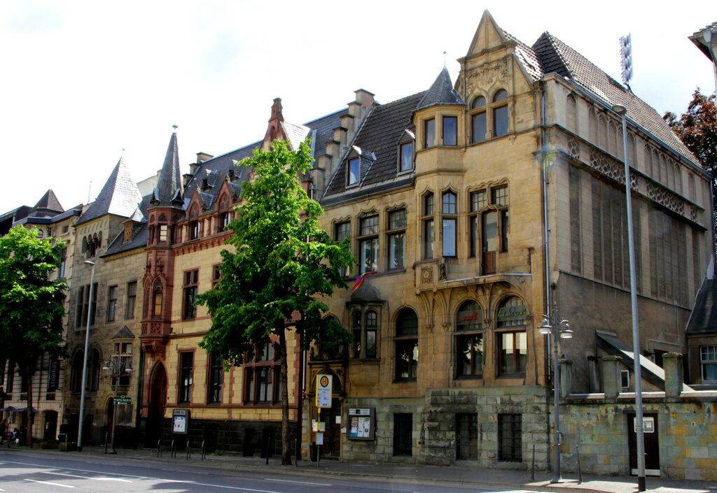 Zwei alte Gebäude